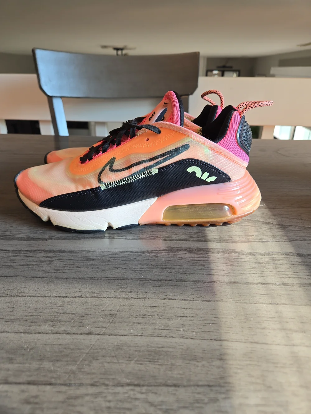 NIKE AIR MAX 2090 NEON HIGHLIGHTER' WOMEN'S RUNNING SHOES SIZE 9.5